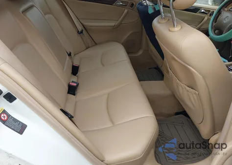 2004 Mercedes-Benz C 240 4Matic z USA, uszkodzony, nr VIN WDBRF81J54F470702